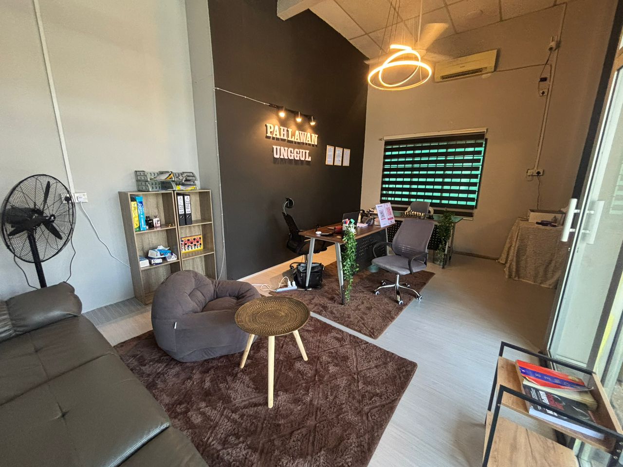 Ruang office Pahlawan Unggul Services