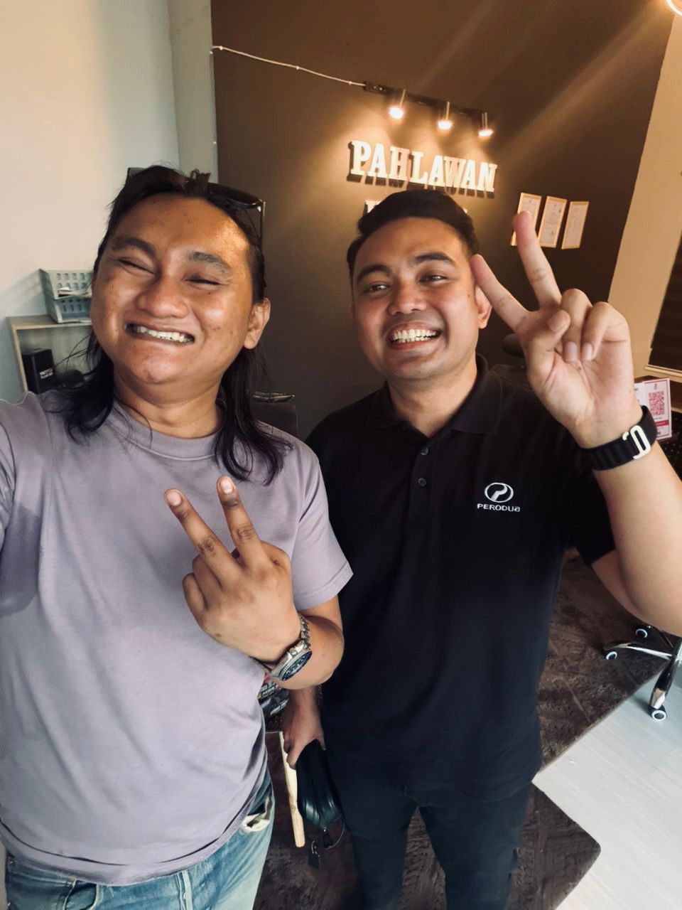 Customer selfie selepas urusan