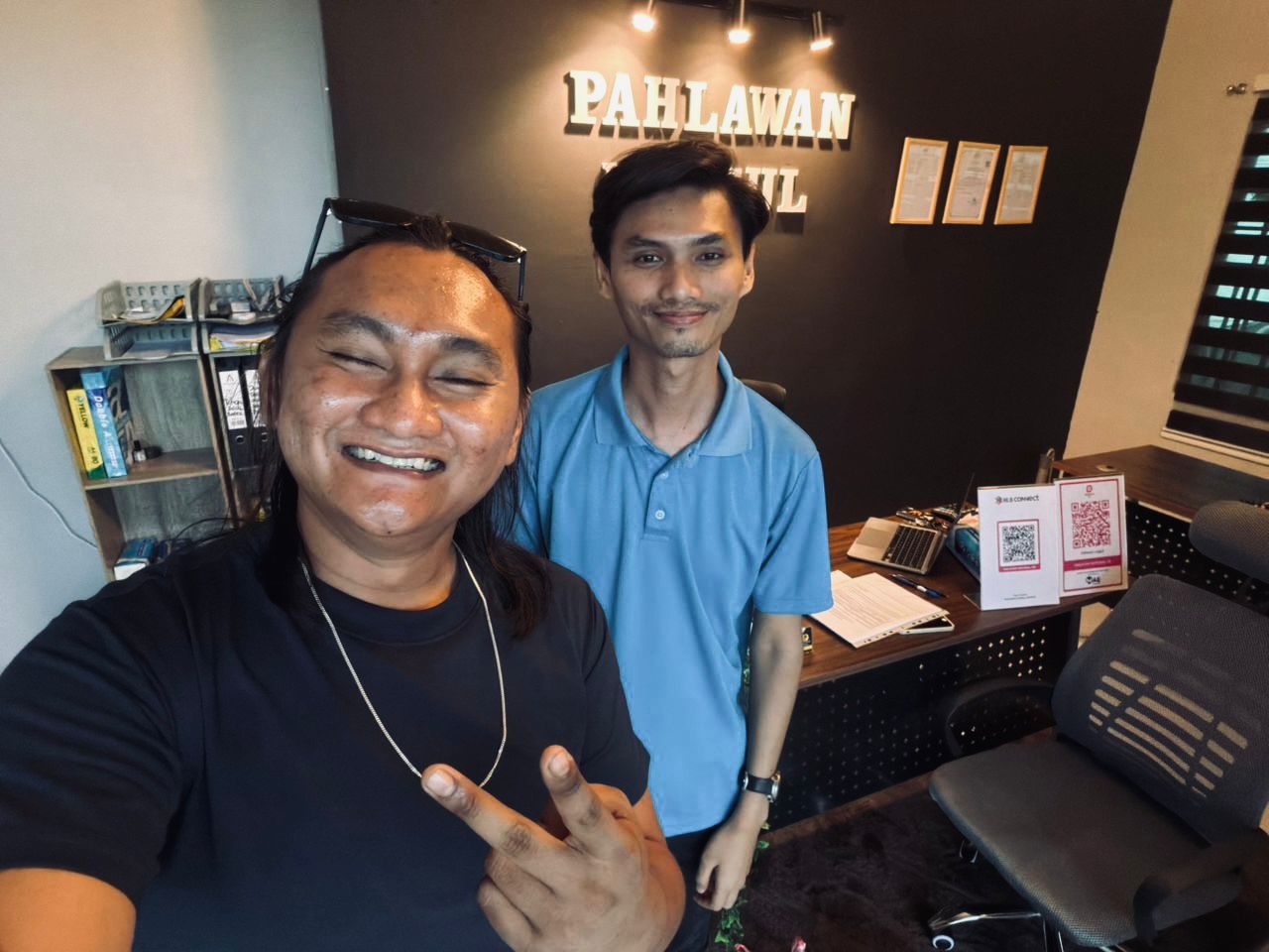Customer di office Pahlawan Unggul